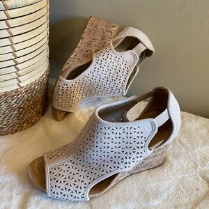 Life stride Elegant Cream Wedge Sandals